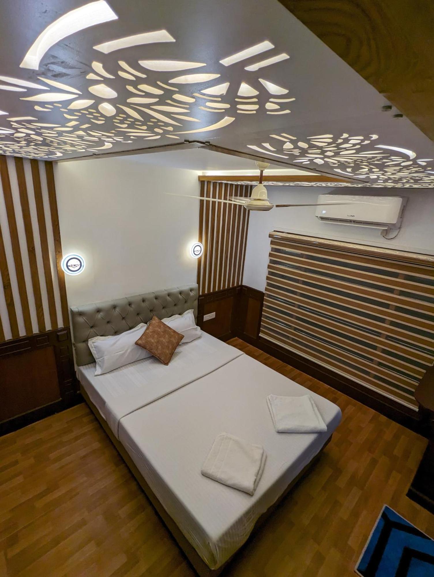 Grand Villa Houseboat Kumarakom Εξωτερικό φωτογραφία
