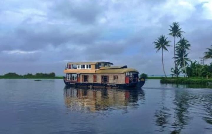 Grand Villa Houseboat Kumarakom Εξωτερικό φωτογραφία