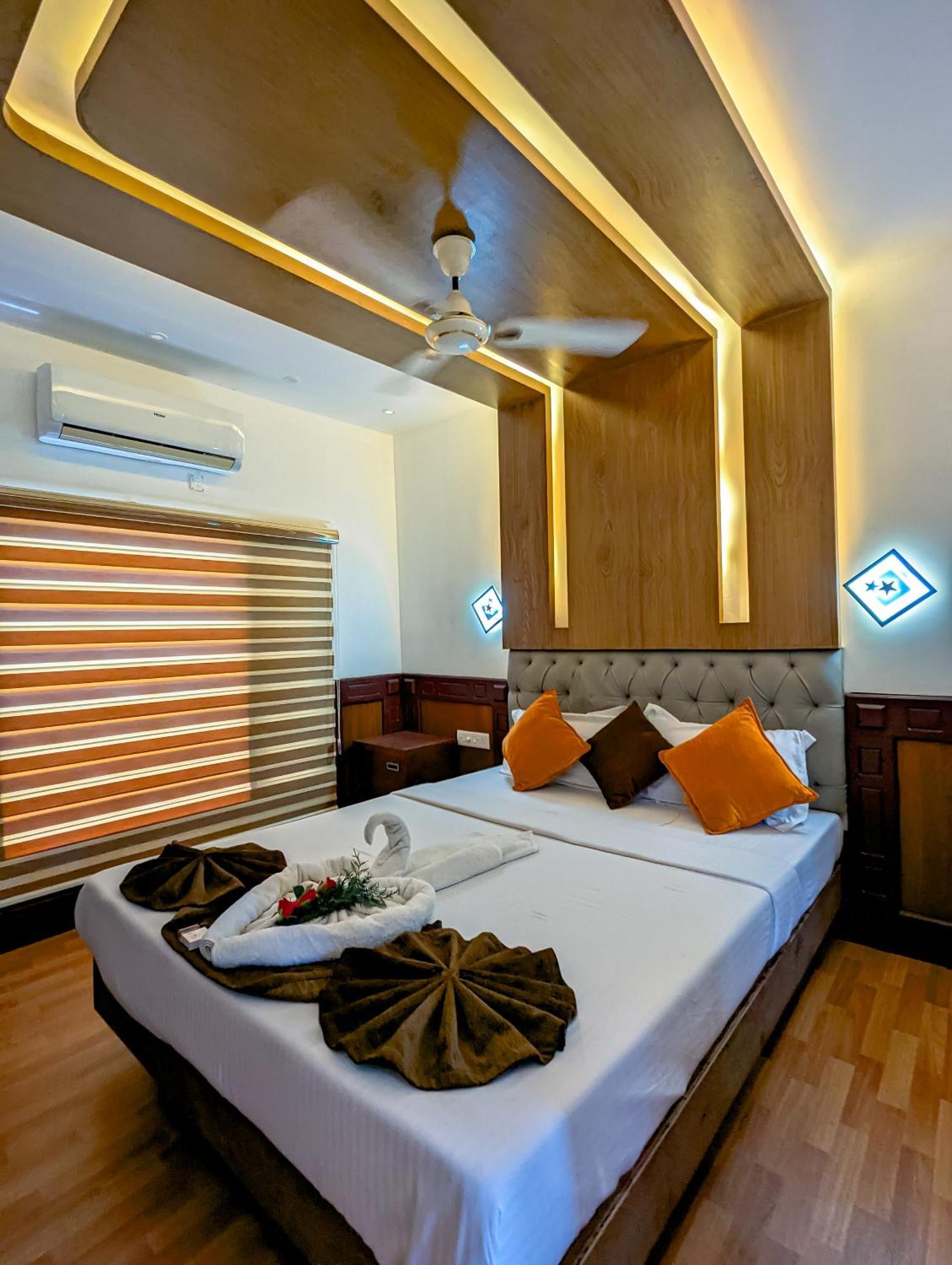 Grand Villa Houseboat Kumarakom Εξωτερικό φωτογραφία