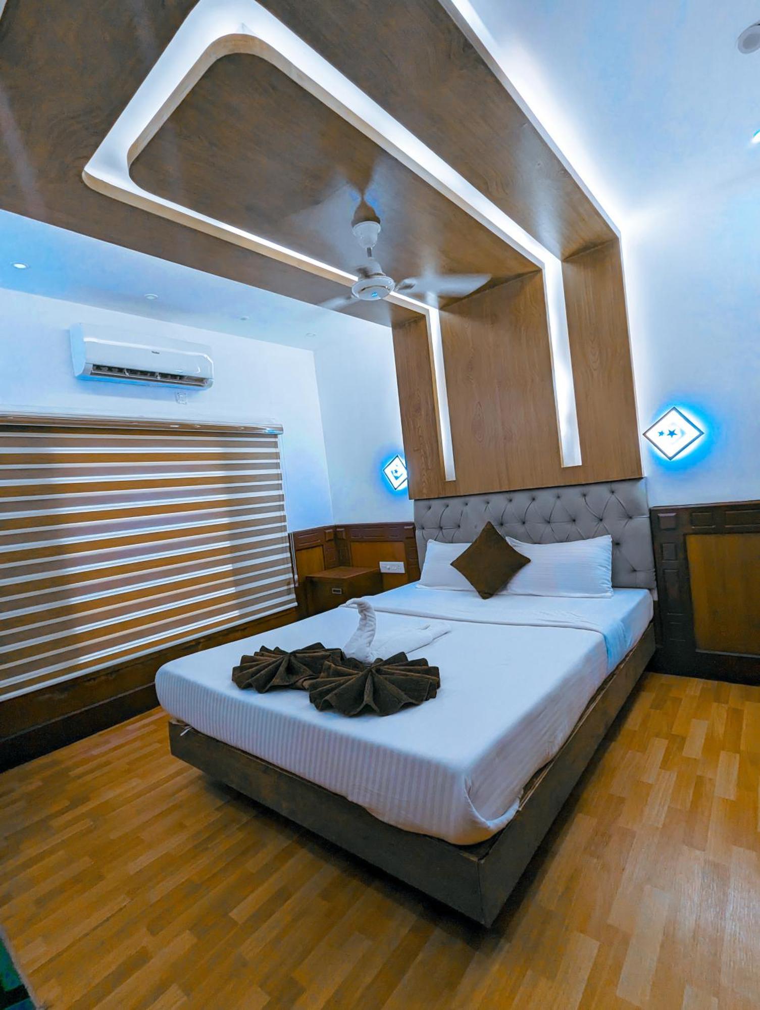 Grand Villa Houseboat Kumarakom Εξωτερικό φωτογραφία