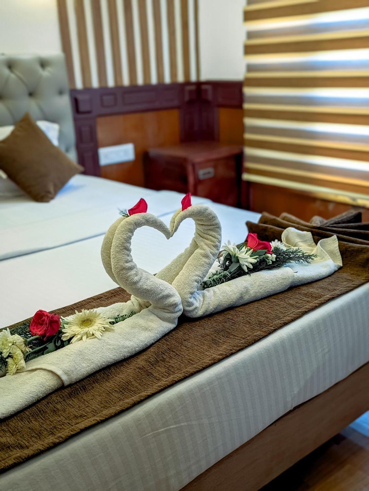 Grand Villa Houseboat Kumarakom Εξωτερικό φωτογραφία