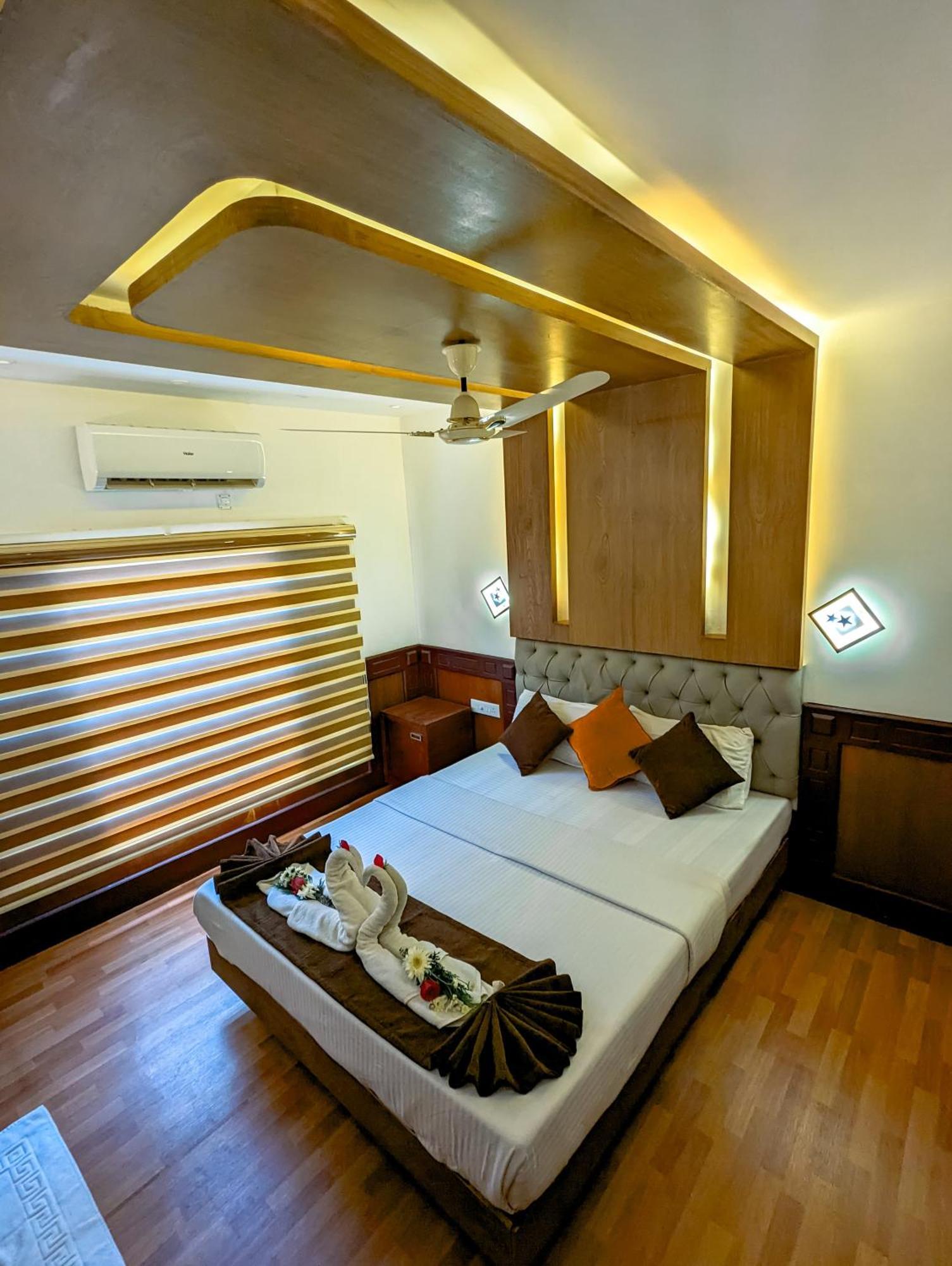 Grand Villa Houseboat Kumarakom Εξωτερικό φωτογραφία